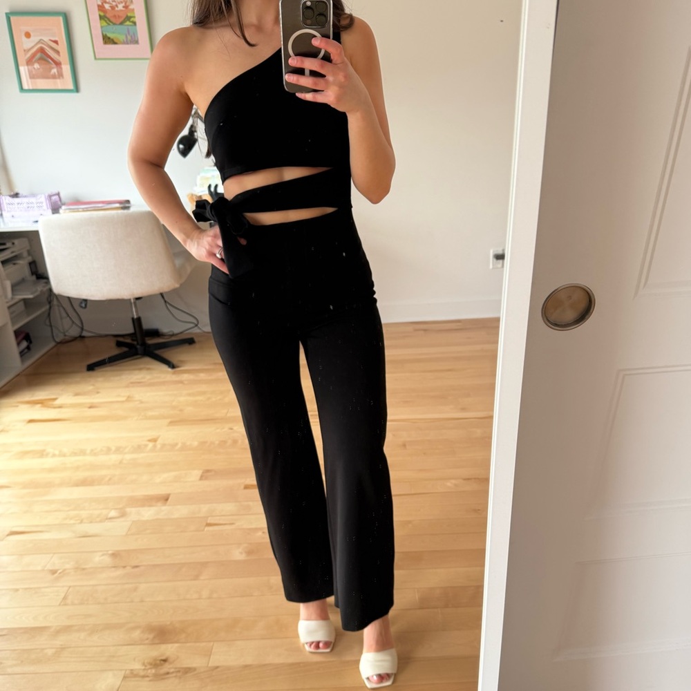 ELEGANT BLACK ONE SHOULDER JUMPSUIT XS